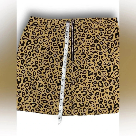 Animal Print Mini Skirt Size Medium by Signature8 Zipper Front - Picture 5 of 6